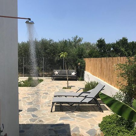 Utopia Residences Gaia House Petrokefalion Bagian luar foto